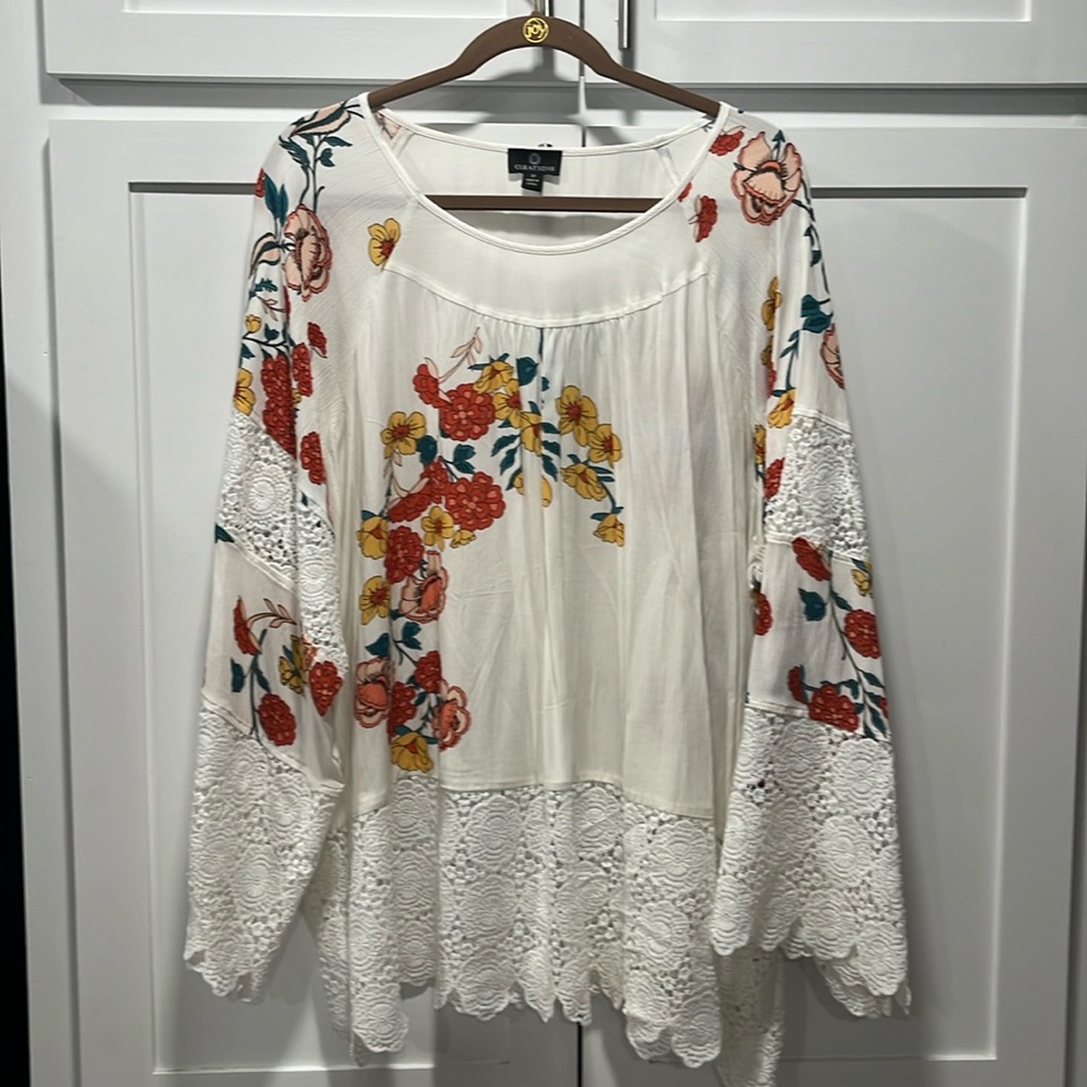 Beautiful gently used blouse with embroidered lace trimmings throughout. 2X.